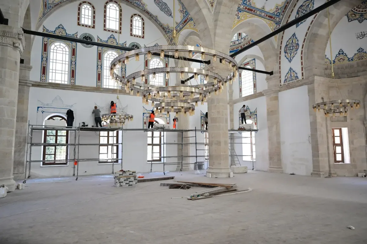6 Şubat depremlerinde ağır hasar gören Yeni Cami eylülde açılacak