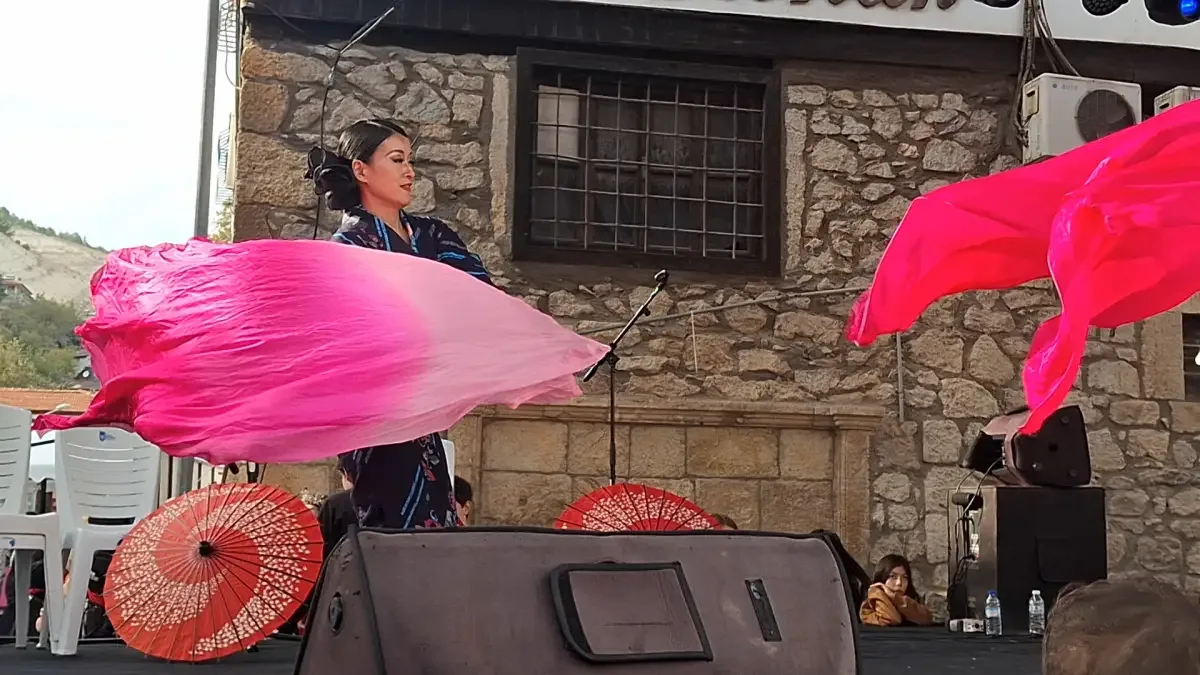 Japon halk dansları topluluğunun Beypazarı gösterisi ilgi gördü