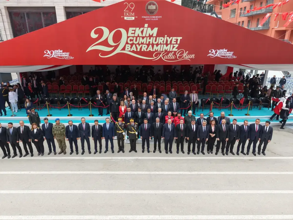 Atatürk Caddesi’nde Cumhuriyet’in 103. Yılı kutlandı
