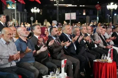 Keçiören Belediyesi’nin Mevlid Kandili programında kent meydanı dolup taştı