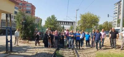 Tren yolunda mahallenin eylemi