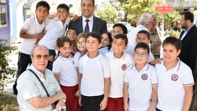 Balçova'da öğrencilere okul kıyafeti, çanta ve ayakkabı desteği