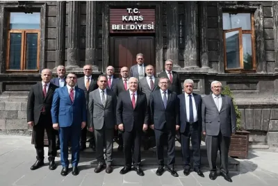 Bakan Yaşar Güler Kars Belediyesini ziyaret etti