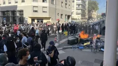 Paris ve Lyon’da sokağa çıkma yasağı uzatıldı